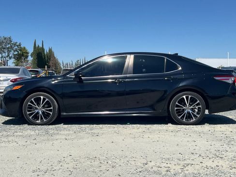 Used 2020 Toyota Camry SE w/ Carpet Mat Package FWD image 6