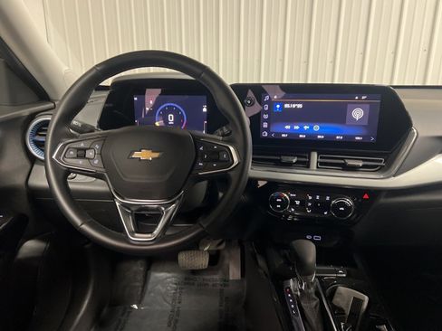 Certified 2024 Chevrolet Trax LT w/ Driver Confidence Package image 11