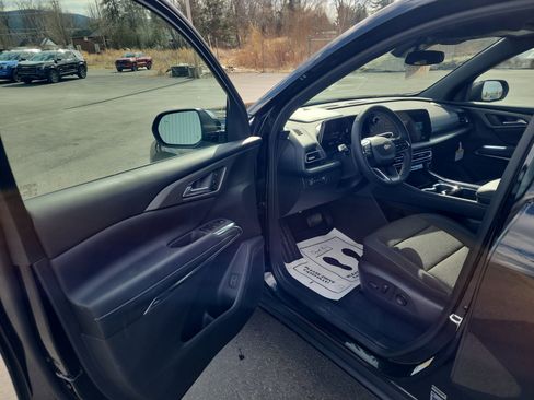 New 2026 Chevrolet Traverse LT w/ Sun and Wheel Package image 10