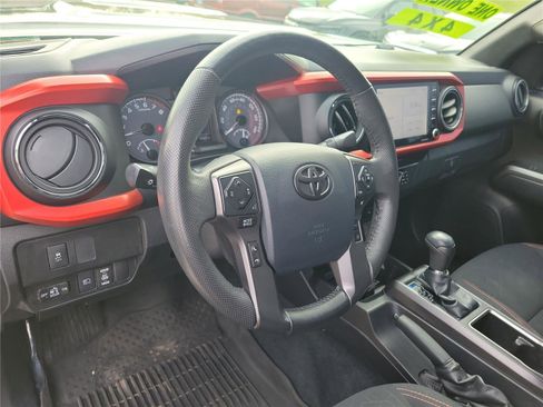 Used 2020 Toyota Tacoma TRD Sport image 17