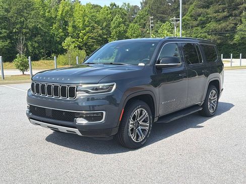 Used 2024 Jeep Wagoneer Series II w/ Flexible Seating Group RWD image 3