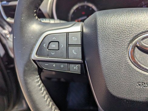 Used 2022 Toyota Highlander XLE AWD/4WD image 14