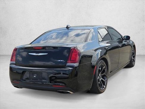Used 2019 Chrysler 300 S image 5