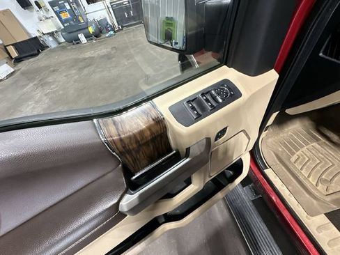 Used 2019 Ford F150 Lariat w/ Equipment Group 502A Luxury AWD/4WD image 19