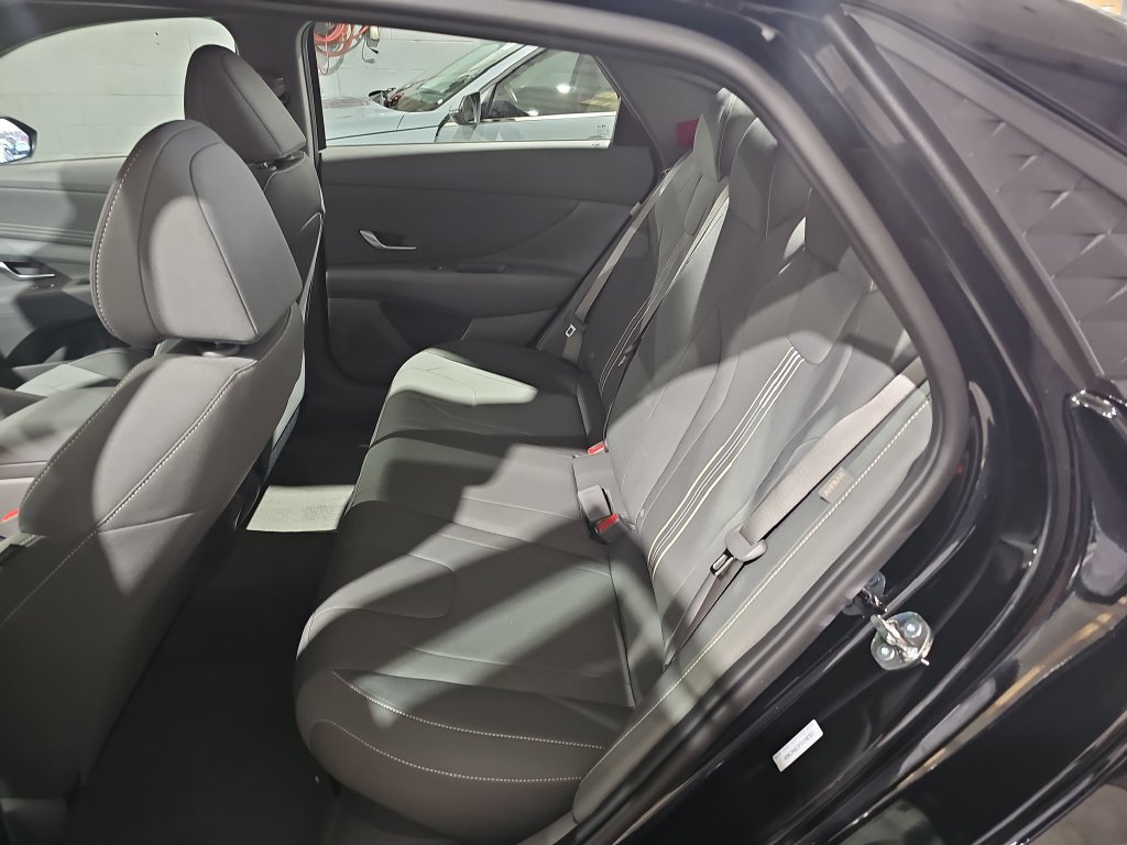 New 2026 Hyundai Elantra SEL FWD image 15