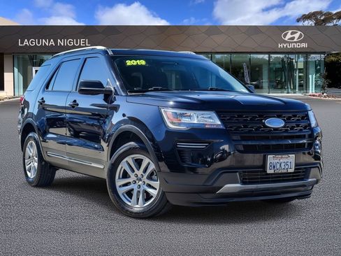 Used 2019 Ford Explorer XLT image 1