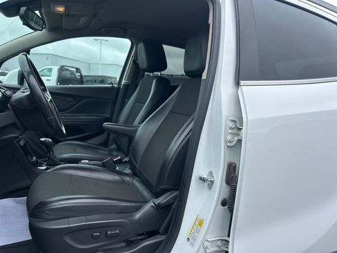 Used 2019 Buick Encore Sport Touring AWD/4WD image 6
