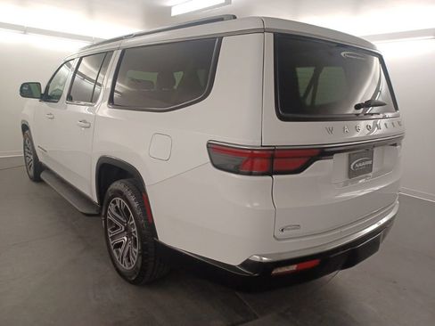 Used 2024 Jeep Wagoneer L Series II RWD image 4