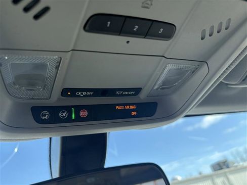 Used 2018 Chevrolet Equinox LT image 12