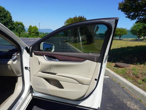 Used 2013 Cadillac XTS Luxury w/ Driver Awareness Package FWD image 22