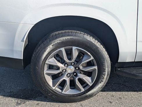 Certified 2024 Chevrolet Suburban LT w/ LT Signature Plus Package RWD image 11