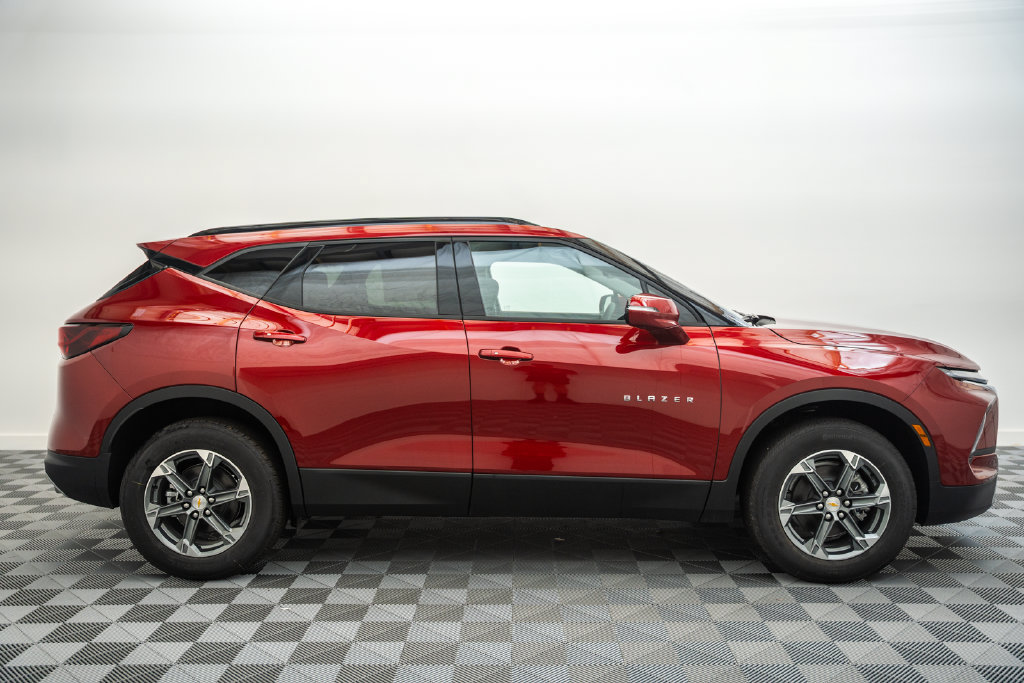 New 2026 Chevrolet Blazer LT w/ Sound & Technology Package AWD/4WD image 4