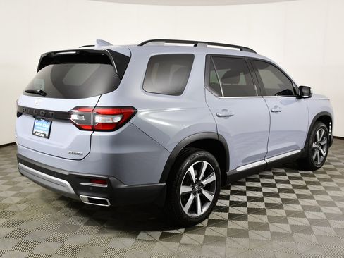 Used 2025 Honda Pilot Touring image 6