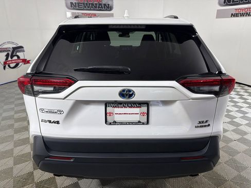 Used 2022 Toyota RAV4 XLE AWD/4WD image 4