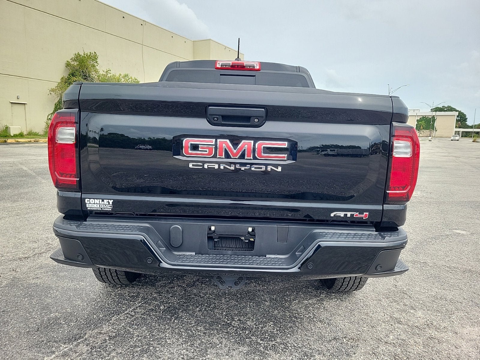 Used 2024 GMC Canyon AT4 w/ Technology Package AWD/4WD image 7