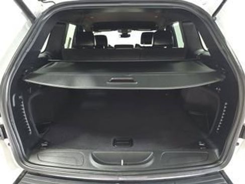 Used 2018 Jeep Grand Cherokee Altitude AWD/4WD image 11