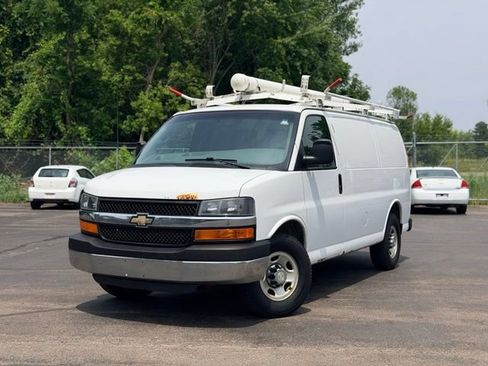 Used 2016 Chevrolet Express 2500 RWD image 2