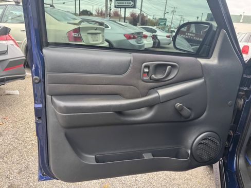 Used 2003 Chevrolet S10 Pickup LS w/ LS Preferred Equipment Group image 11