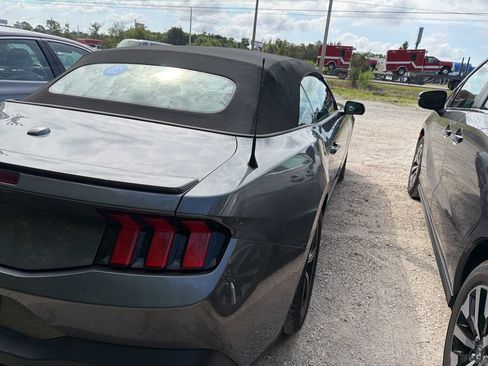 Used 2025 Ford Mustang Premium RWD image 8