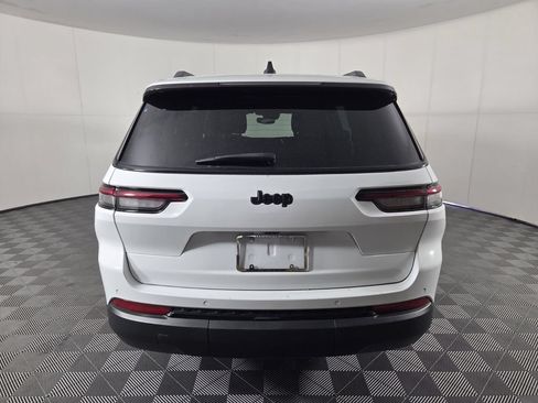 Used 2023 Jeep Grand Cherokee L Laredo RWD image 7
