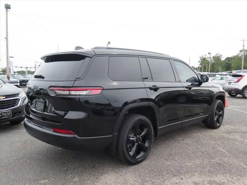 Used 2022 Jeep Grand Cherokee L Laredo image 3