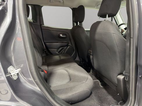 Used 2023 Jeep Renegade Latitude AWD/4WD image 15