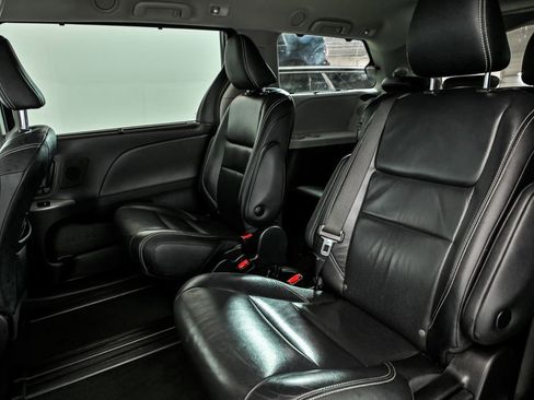 Used 2019 Toyota Sienna SE Premium image 13