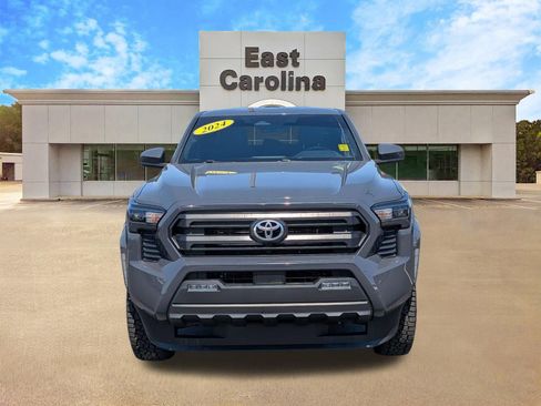 Used 2024 Toyota Tacoma SR5 AWD/4WD image 8