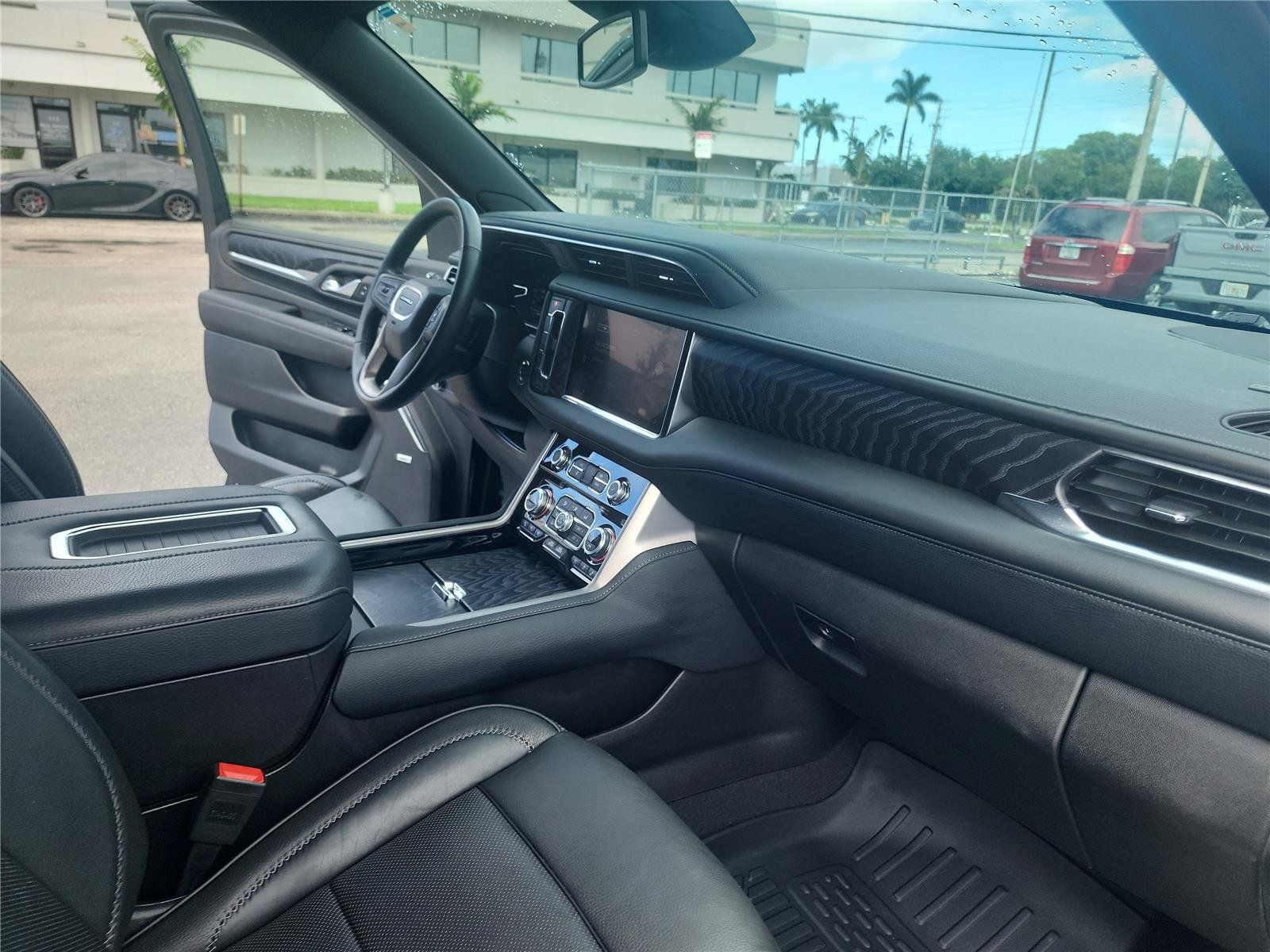 Used 2024 GMC Yukon XL Denali AWD/4WD image 31