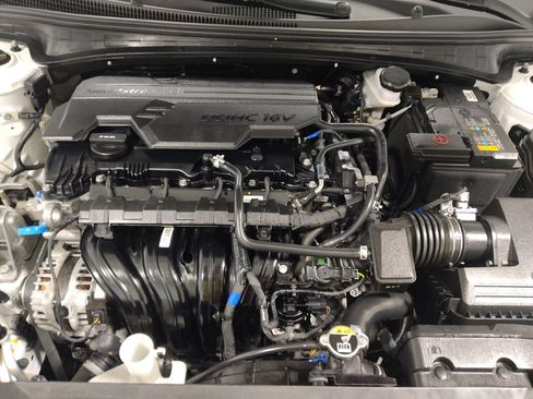 Used 2025 Hyundai Elantra Sport FWD image 30