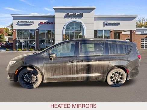 New 2026 Chrysler Pacifica Select image 5