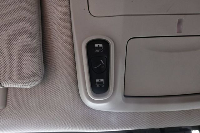 Used 2018 Chrysler Pacifica Limited FWD image 27