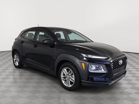 Used 2021 Hyundai Kona SE w/ Cargo Package FWD image 2