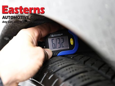 Used 2023 Chrysler Pacifica Touring-L FWD image 29