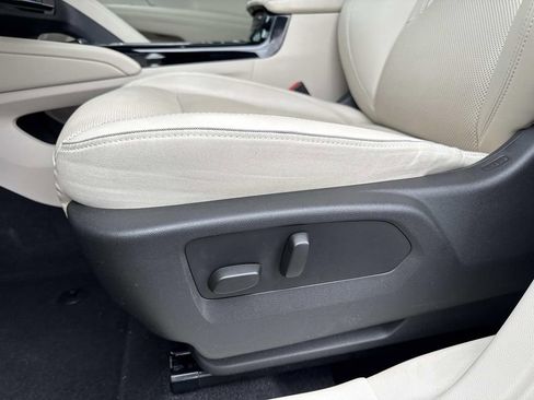 Used 2022 Buick Envision Essence w/ Technology Package I image 20