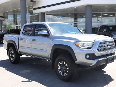 Used 2016 Toyota Tacoma TRD Off-Road w/ Towing Package AWD/4WD image 8