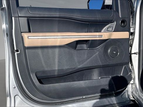 Used 2024 Ford Expedition Max Limited image 19