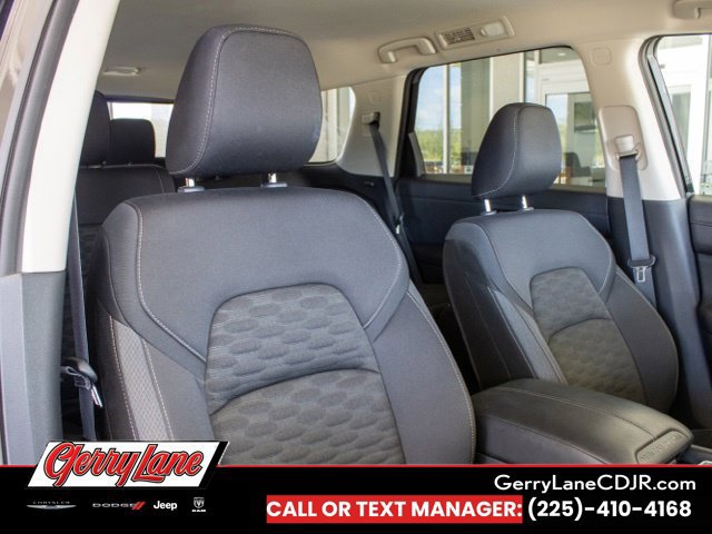Used 2025 Nissan Pathfinder SV FWD image 15