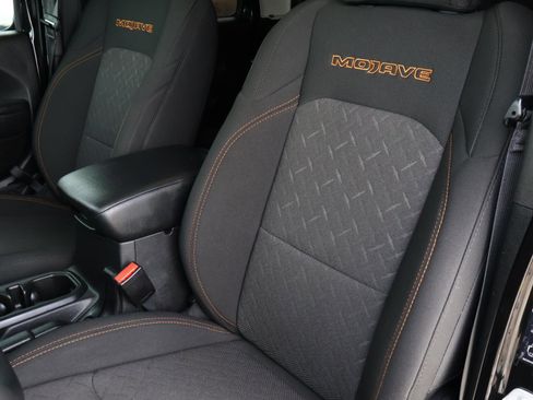 Used 2025 Jeep Gladiator Mojave image 17