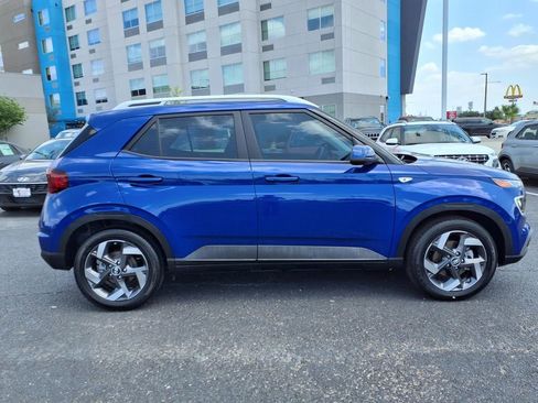 Used 2025 Hyundai Venue Limited FWD image 6