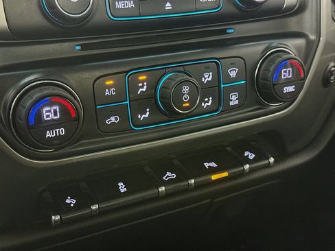 Used 2017 Chevrolet Silverado 1500 LT w/ Midnight Edition AWD/4WD image 19