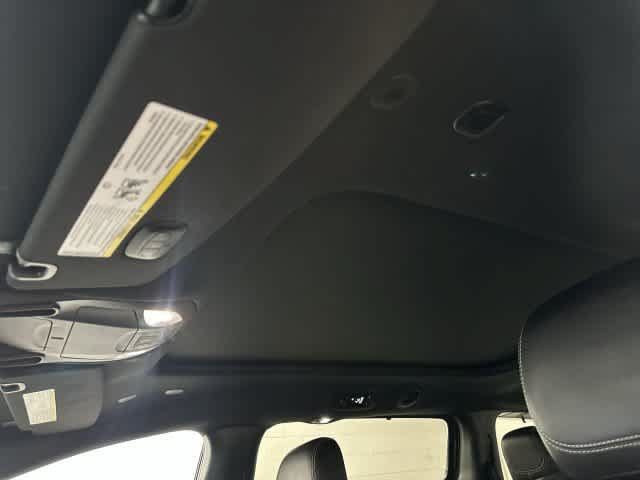 Used 2020 Chrysler Pacifica Limited FWD image 28