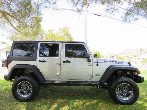 Used 2013 Jeep Wrangler Unlimited Rubicon AWD/4WD image 9