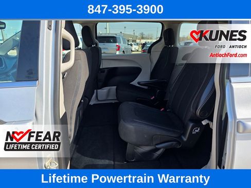Used 2023 Chrysler Voyager LX image 19