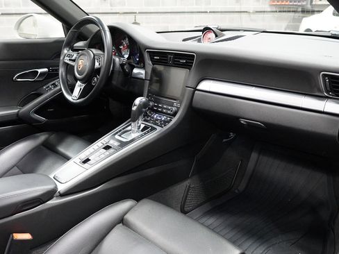 Used 2018 Porsche 911 image 31