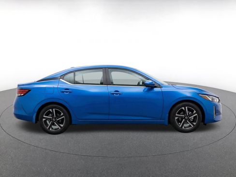 Used 2025 Nissan Sentra SV FWD image 10