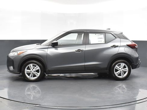 New 2025 Nissan Kicks Play S image 3