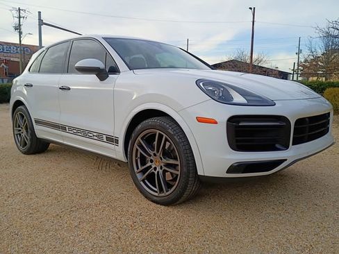 Used 2020 Porsche Cayenne Base image 18