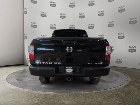 Used 2018 Nissan Titan SL w/ Chrome Package AWD/4WD image 4