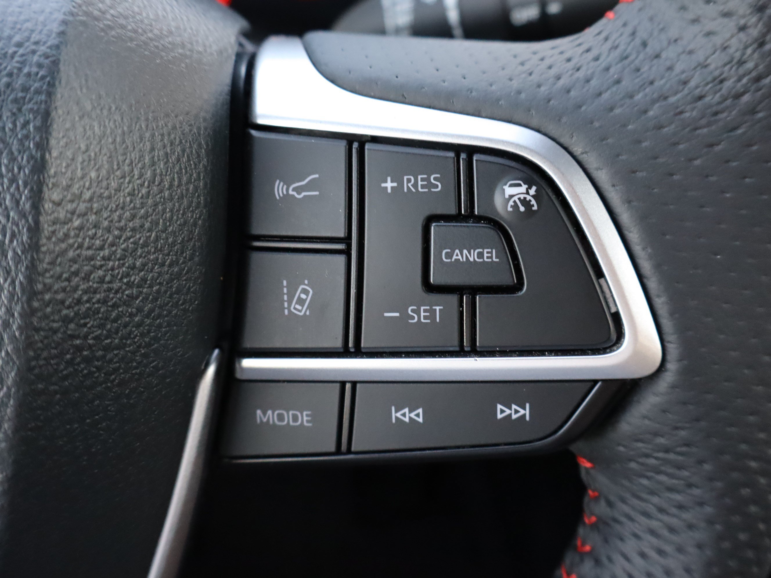 Used 2026 Toyota Sienna XSE FWD image 21